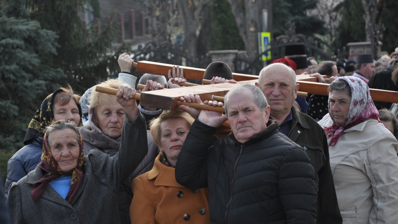 Хресний хід у Чорткові зібрав більше тисячі віруючих