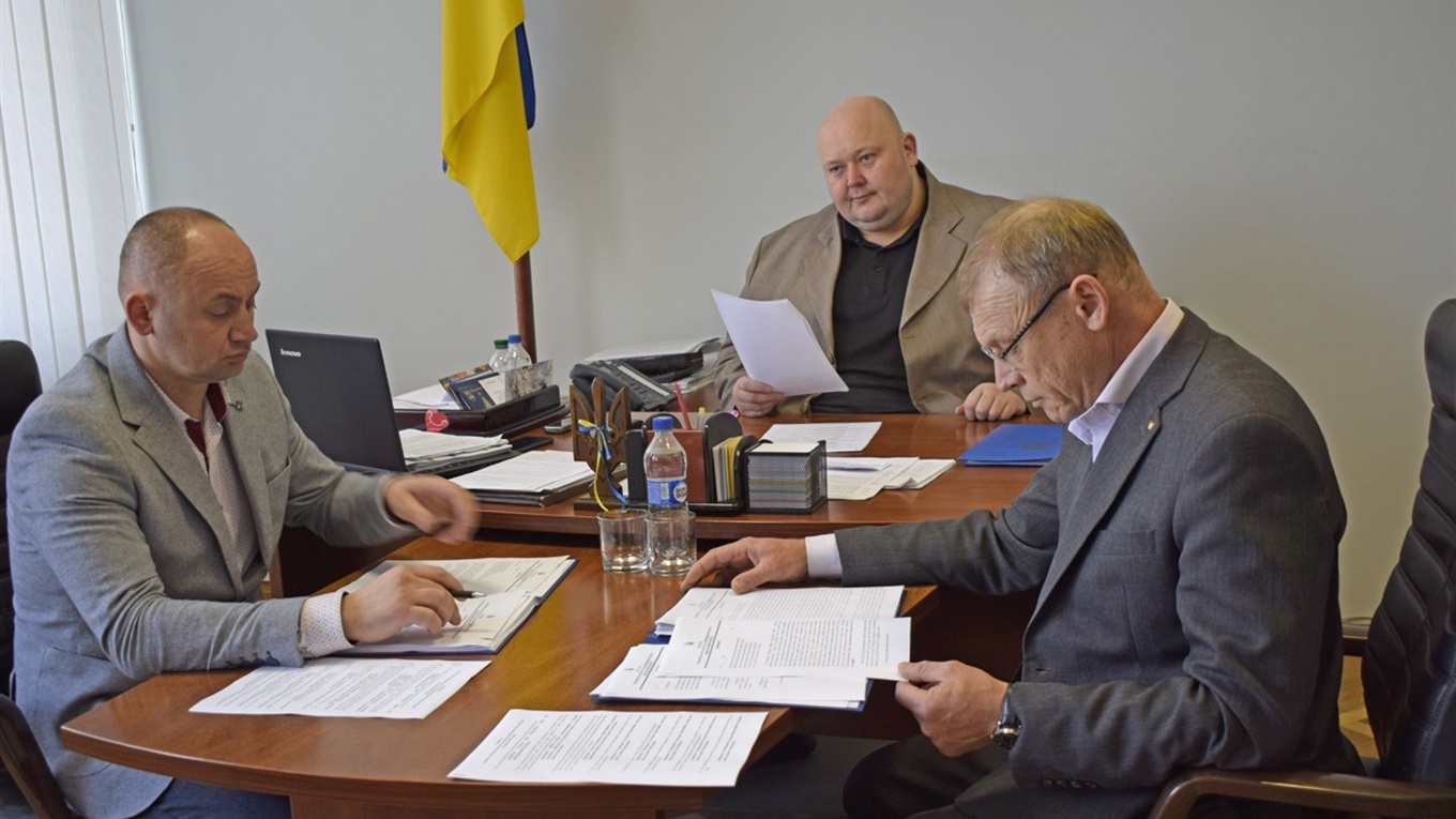  У Жмеринці капітально відремонтують ряд доріг,  у гімназії встановлять меморіальну дошку 