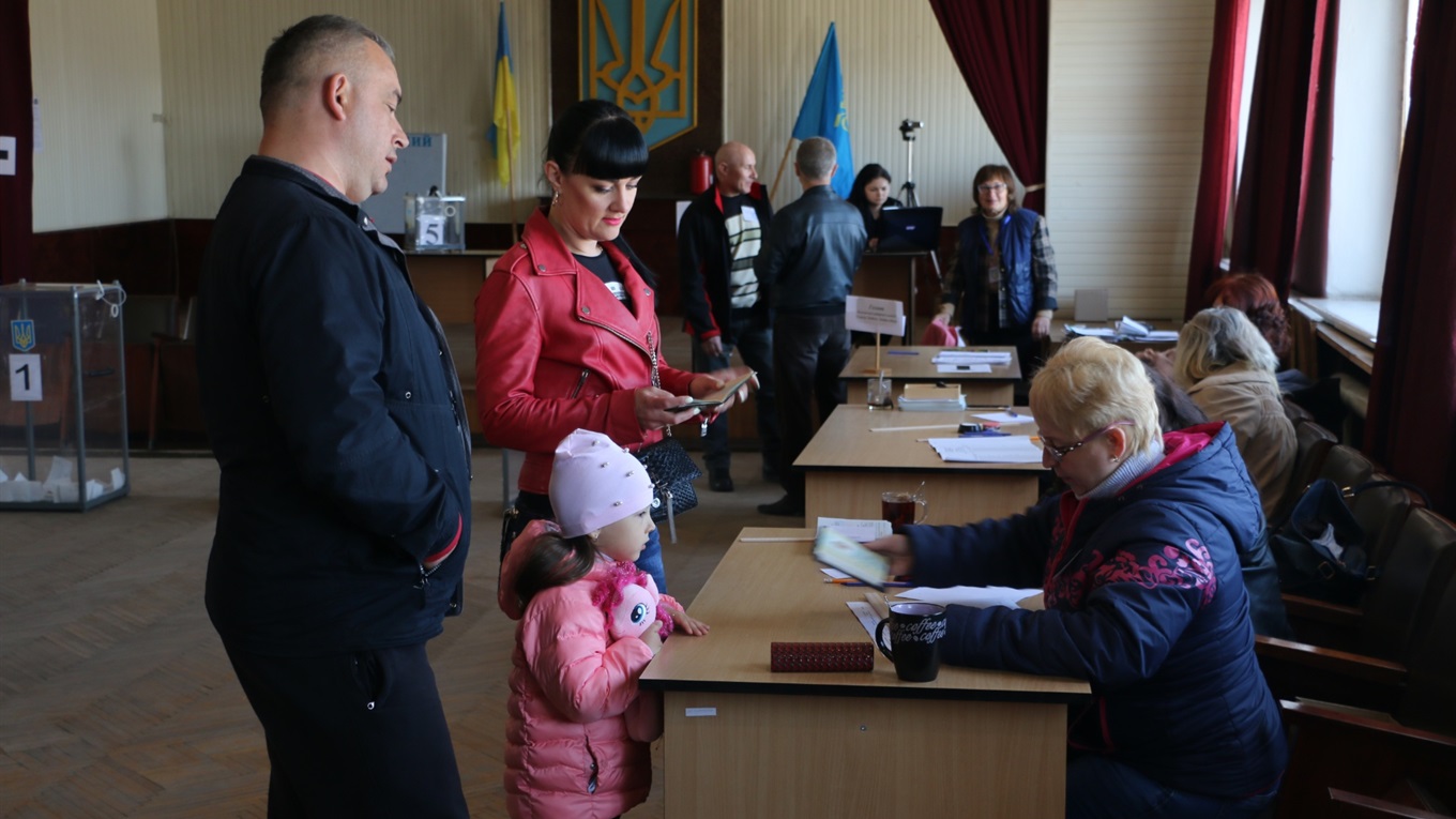 Известна явка избирателей на 107 округе, в который входит Попасная