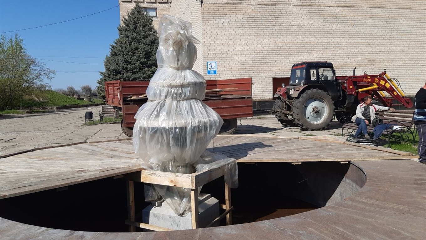 Фотофакт: у місті готують фонтан до запуску