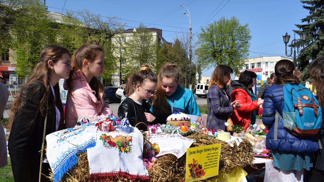 Багатогранність Великоднього фестивалю: чим майстри дивували новоград-волинців