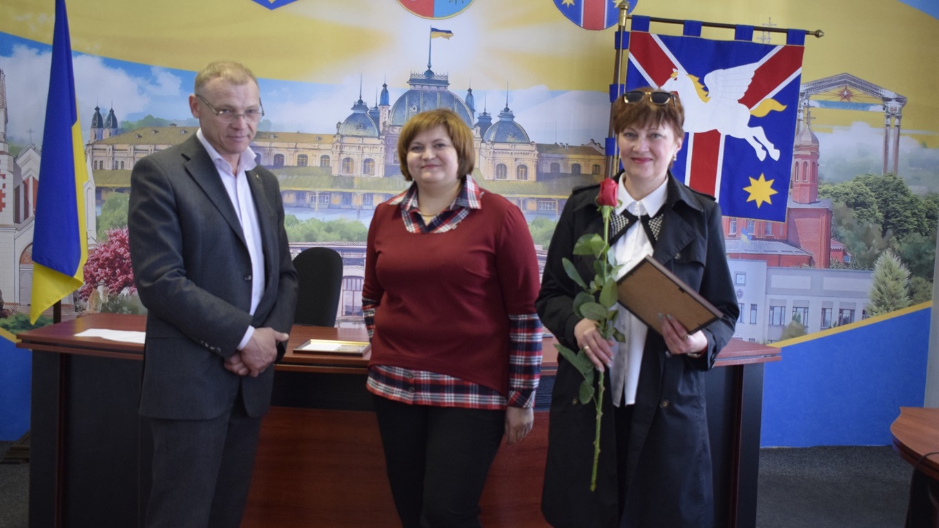 Грошові премії і подарунки: у Жмеринці привітали тих, хто відповідає за безпеку праці 