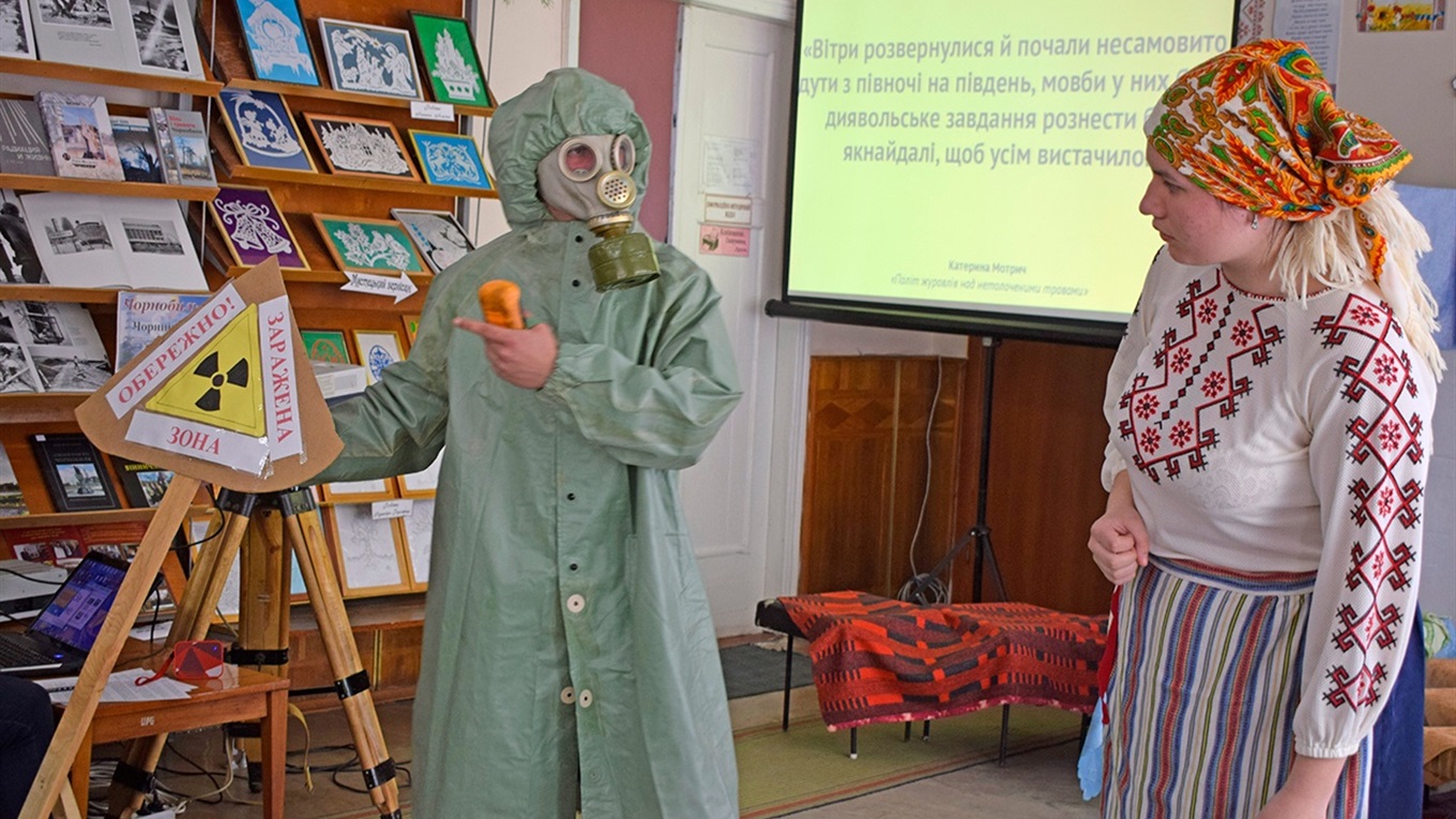 У жмеринській бібліотеці діти презентували виставу до Чорнобильської трагедії