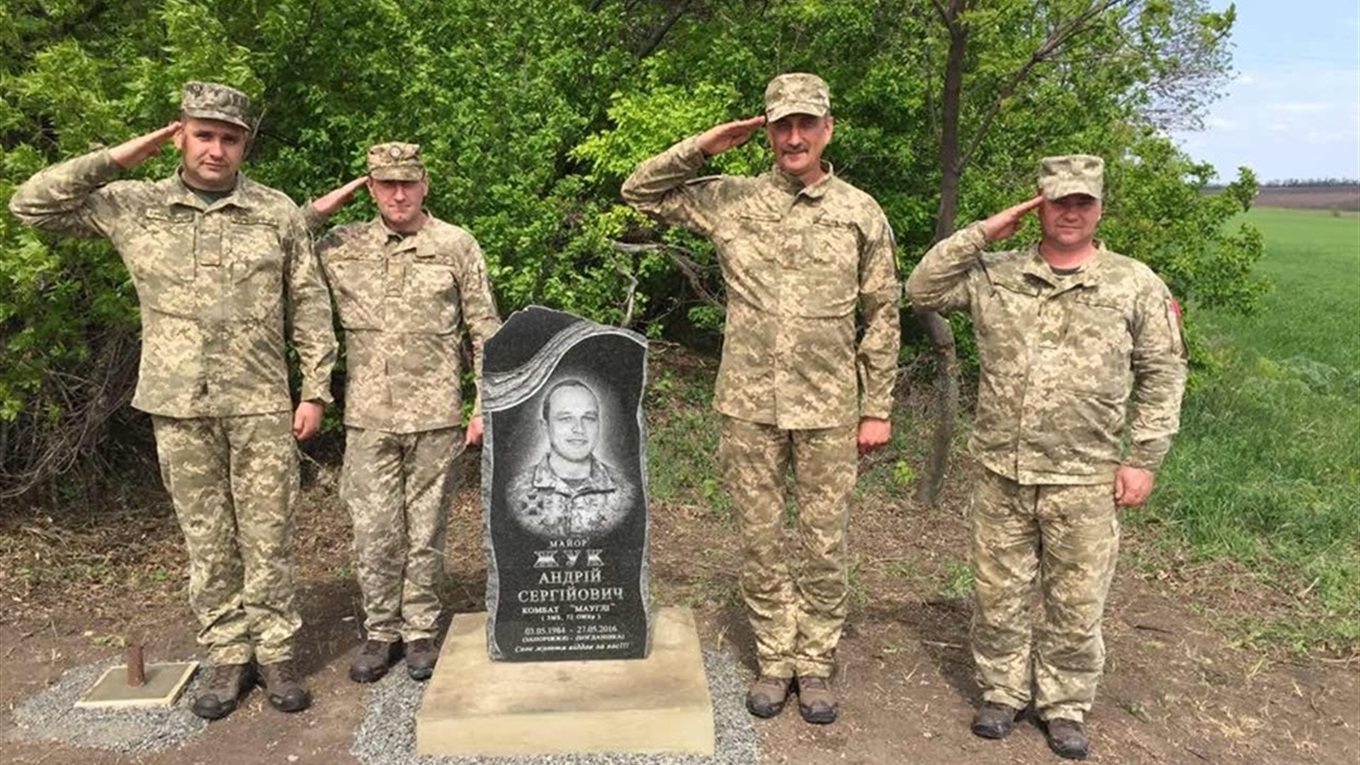Поблизу Волновахи встановили пам'ятний знак на місці загибелі майора Андрія Жука