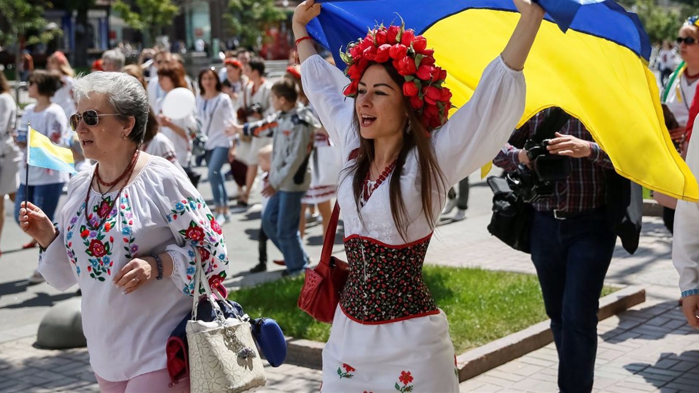 Флешмоб, кинопоказ и парад: где и как на Донбассе отметят День вышиванки