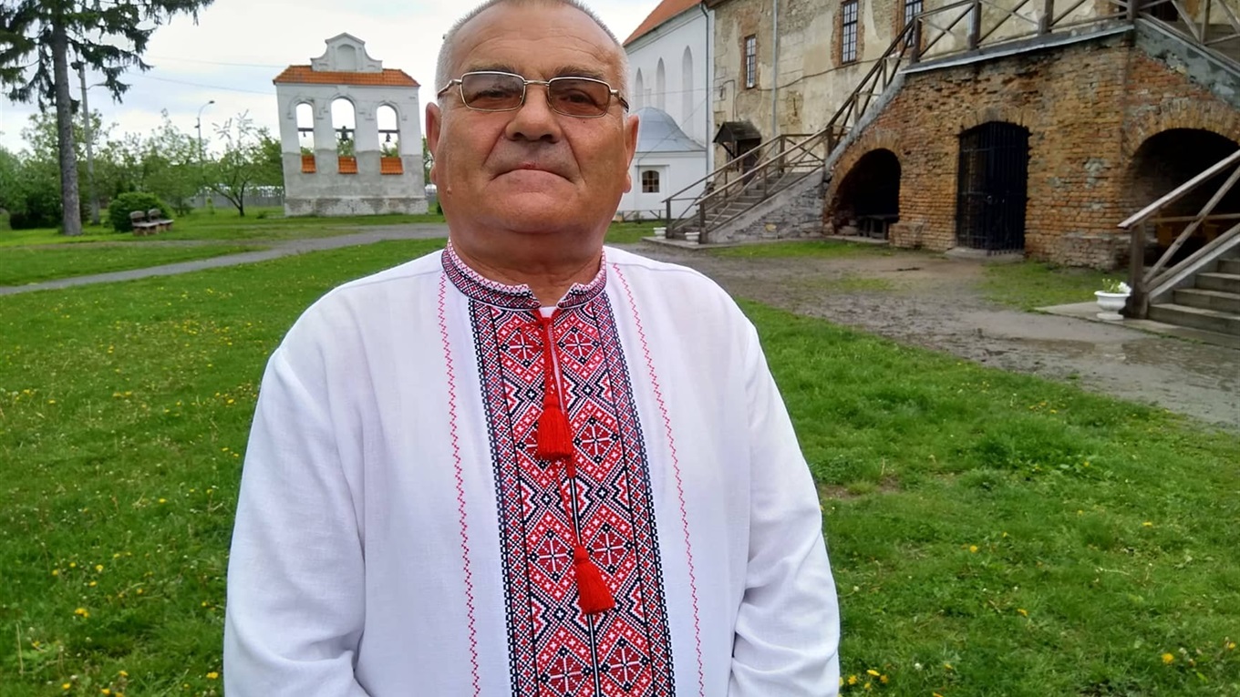 Василь Муляр: «На Тернопільщині, де я народився, наша хата була вбрана в мамину вишивку»