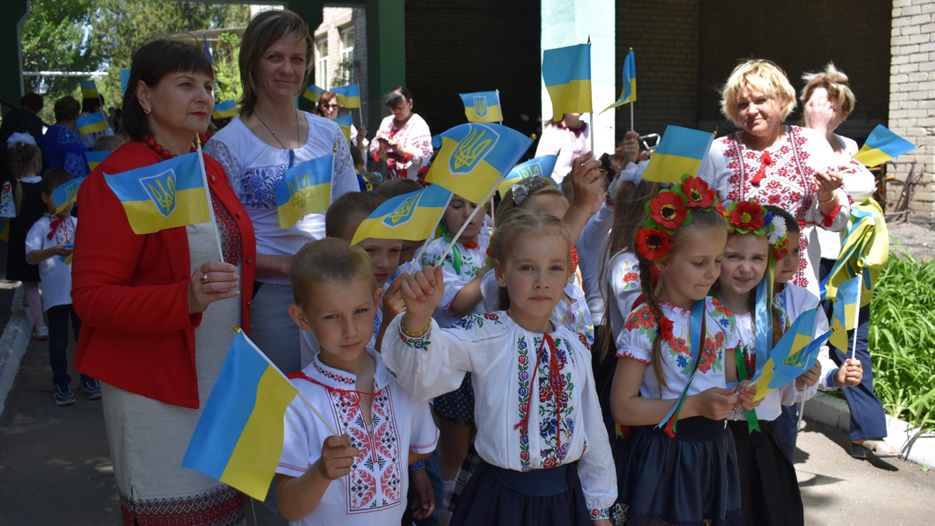 В Нижніх Сірогозах пройшов парад вишиванок: як  це було (фото і відео)