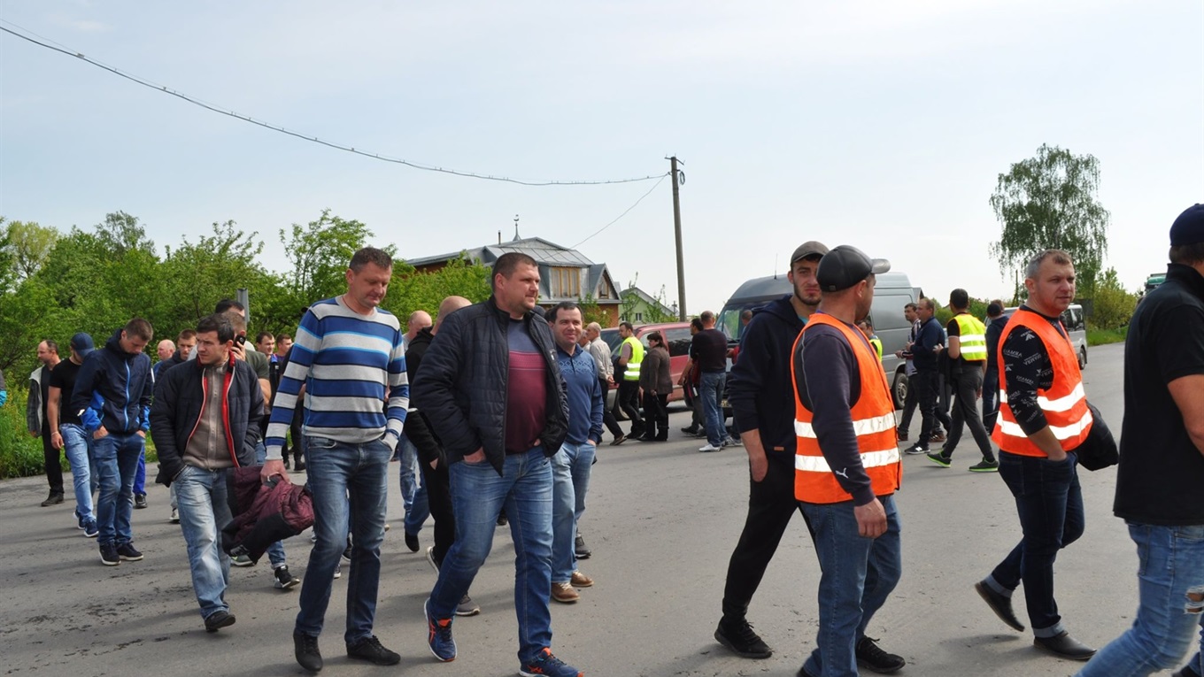 Чому новицькі активісти перекрили дорогу Стрий-Івано-Франківськ і що їм пообіцяли чиновники 