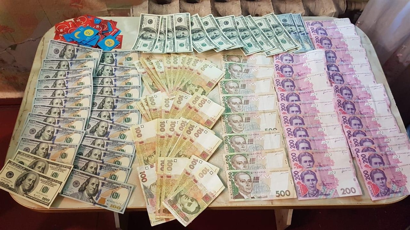 На КПВВ у Волноваському районі прикордонники вимагали та отримували кошти з перевізників