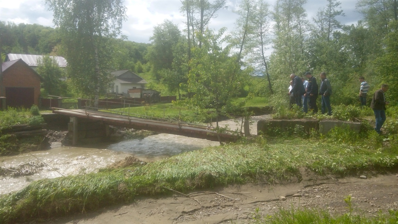 Зруйновані мости і пошкоджені дороги: наслідки стихії в Нижніх Станівцях 