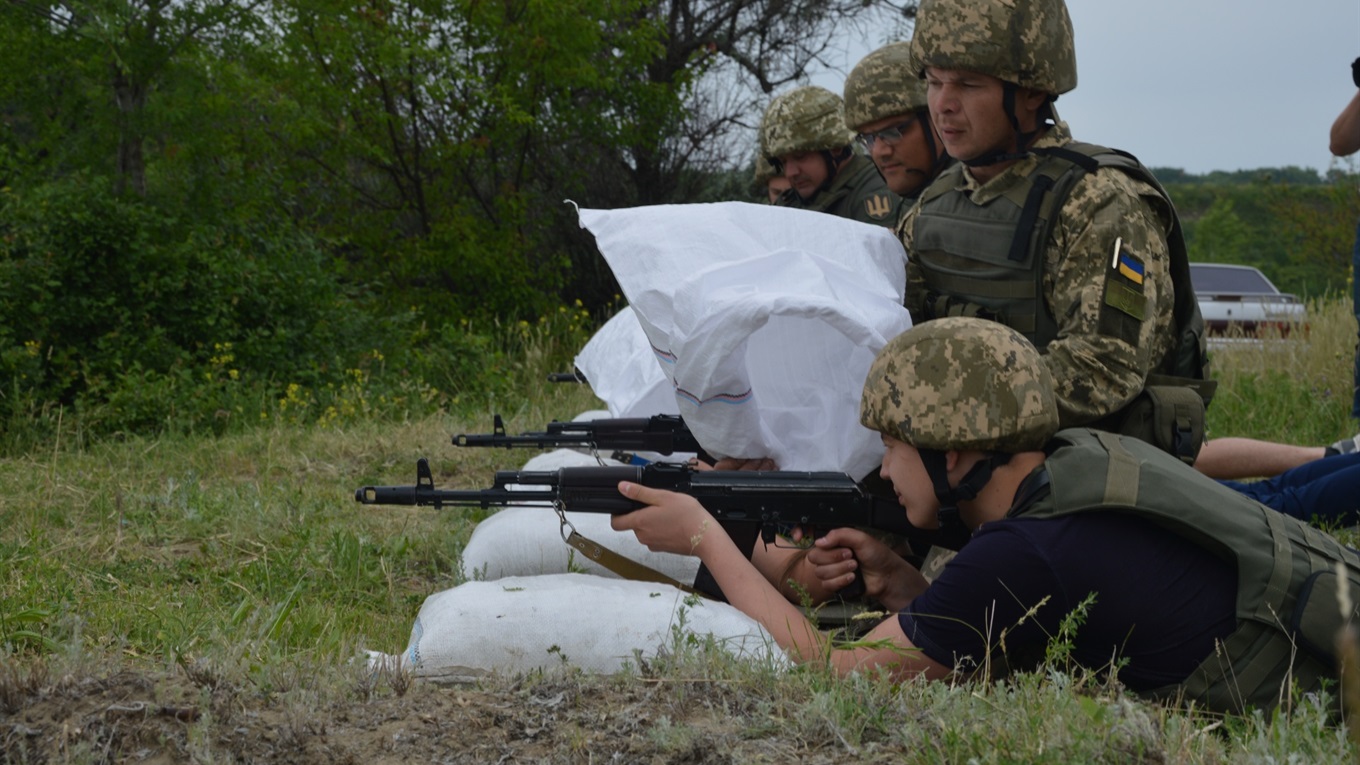 70 очок з 80 вибила випускниця Сватівської восьмої школи під час стрільби з автомата Калашникова