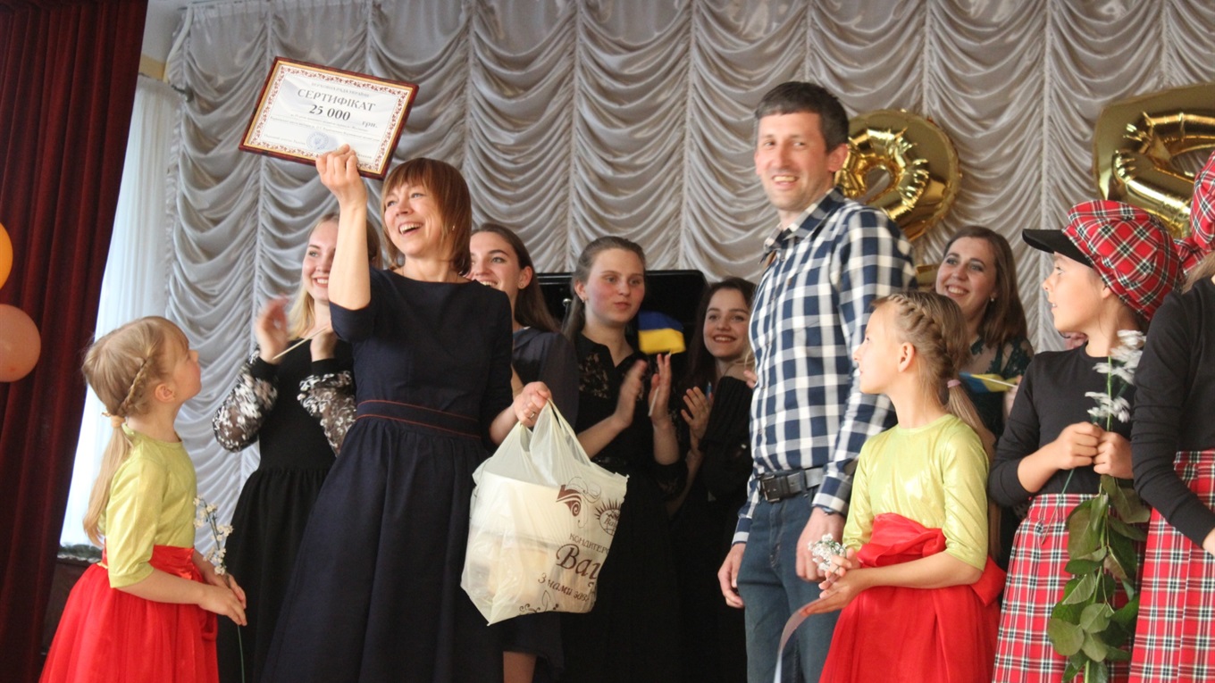 Дві скрипки і 25 тисяч гривень. Що дарували і як святкували 25-річчя ансамблю скрипалів з Корюківки