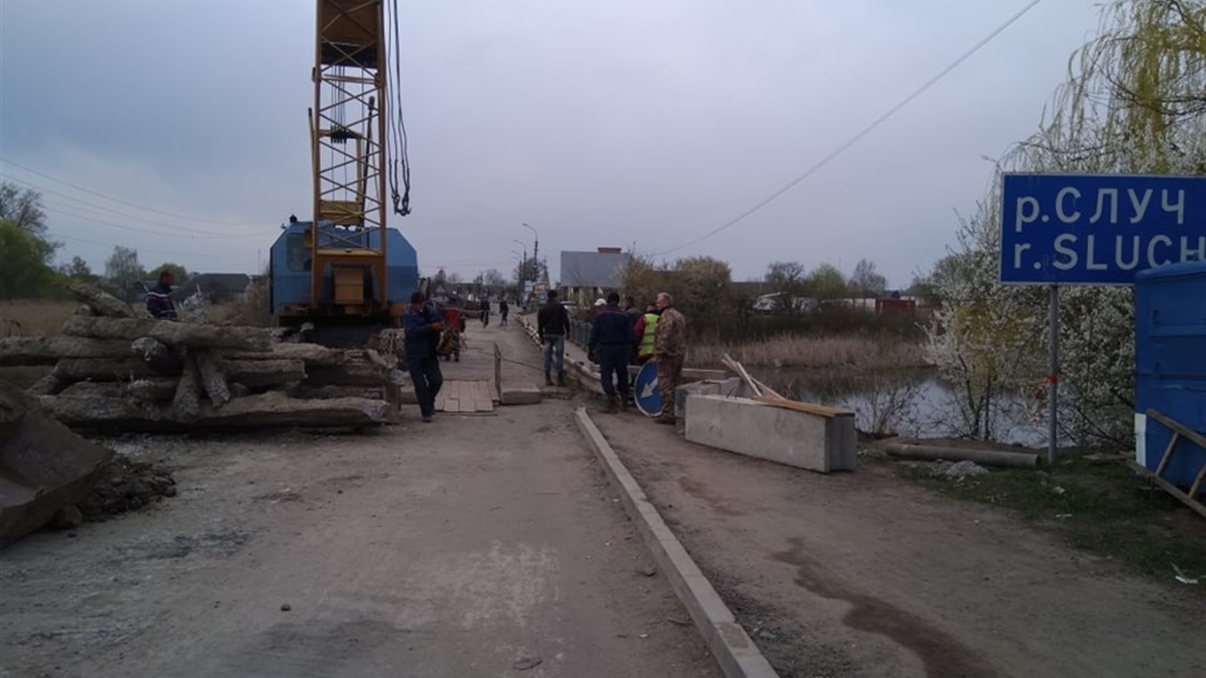 Сьомий місяць ремонту мосту: про відкриття говорити рано