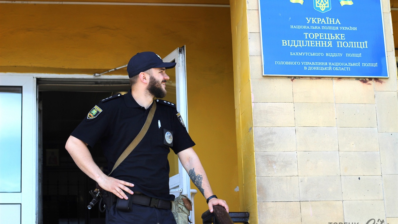"Не хотів присягати "банановій республіці": інтерв'ю з поліцейським року в Торецьку