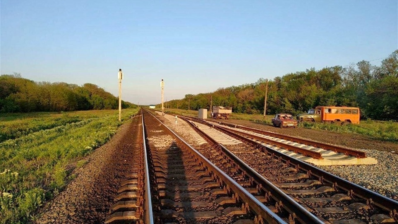 У Волноваському районі тривають роботи з будівництва додаткової залізничної колії