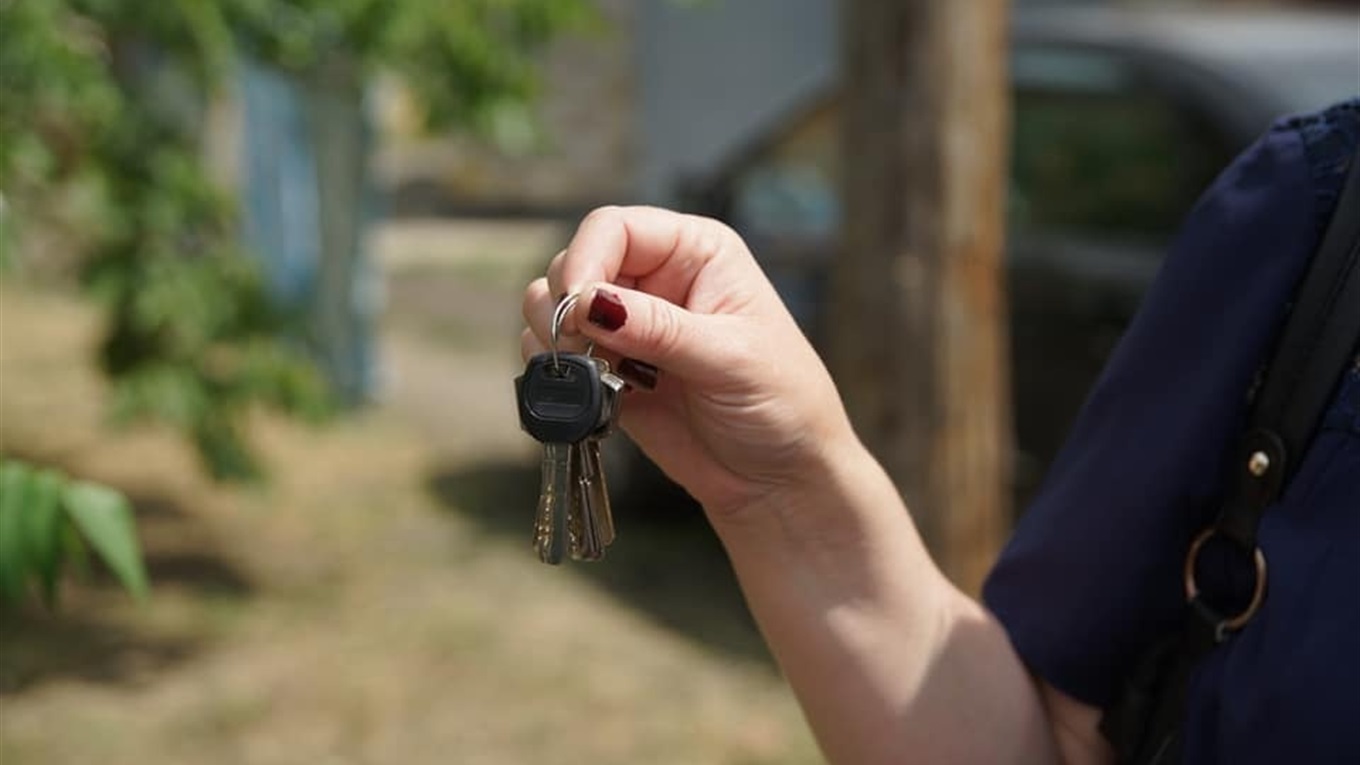 Дві родини переселенців безкоштовно отримали квартири у Лимані. Як їм це вдалось?