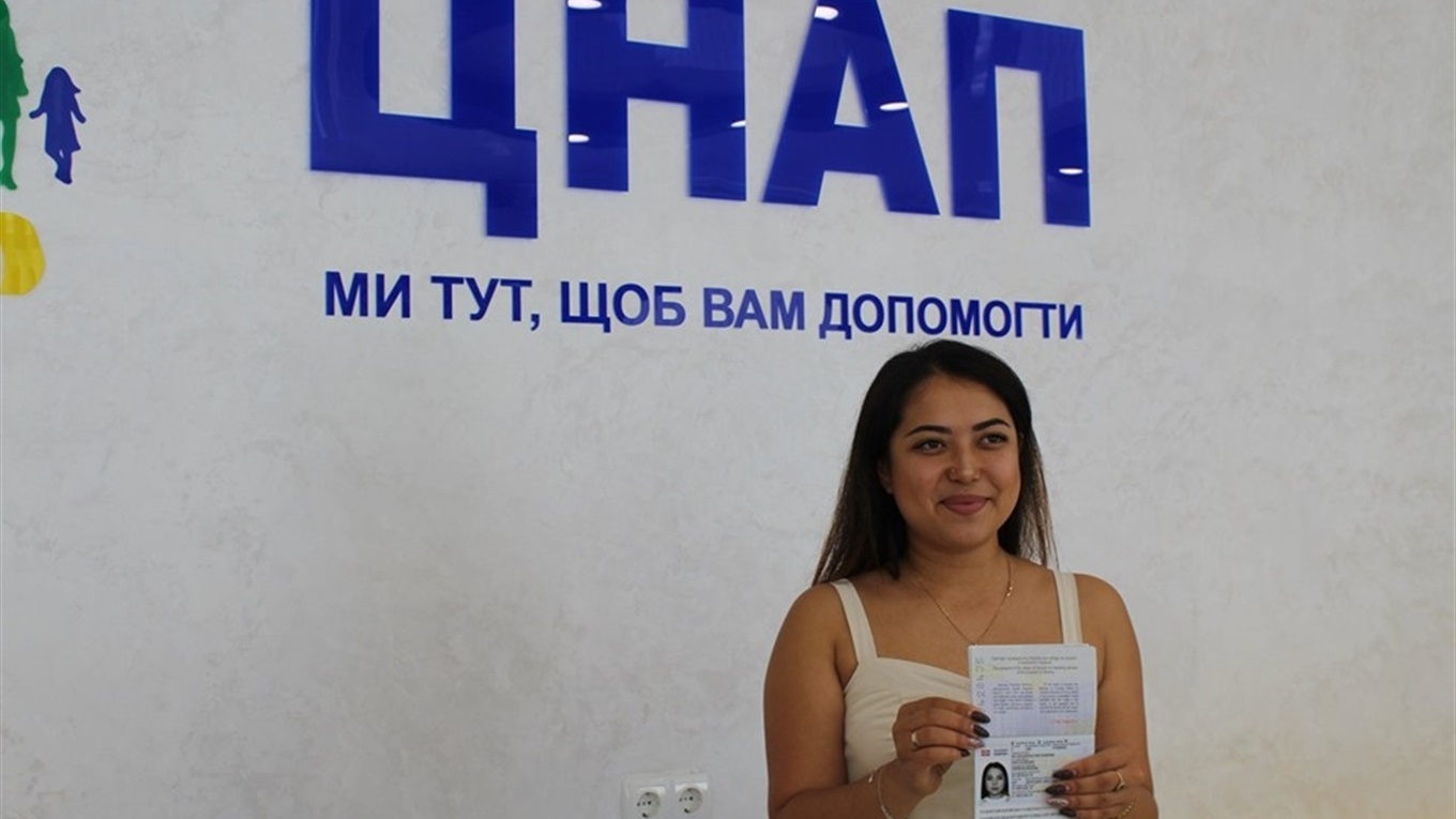 У Волноваському ЦНАПі розпочали оформлення і видачу паспортів громадянина України