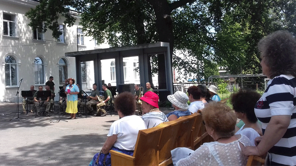 Художня самодіяльність та виступ військового оркестру: у Конотопі влаштували Літній бал
