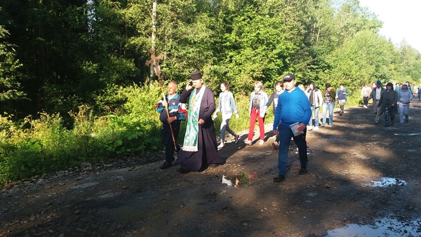 Прочани з Новиці здійснили піший хресний хід  до Хрестовоздвиженського Манявського монастиря 