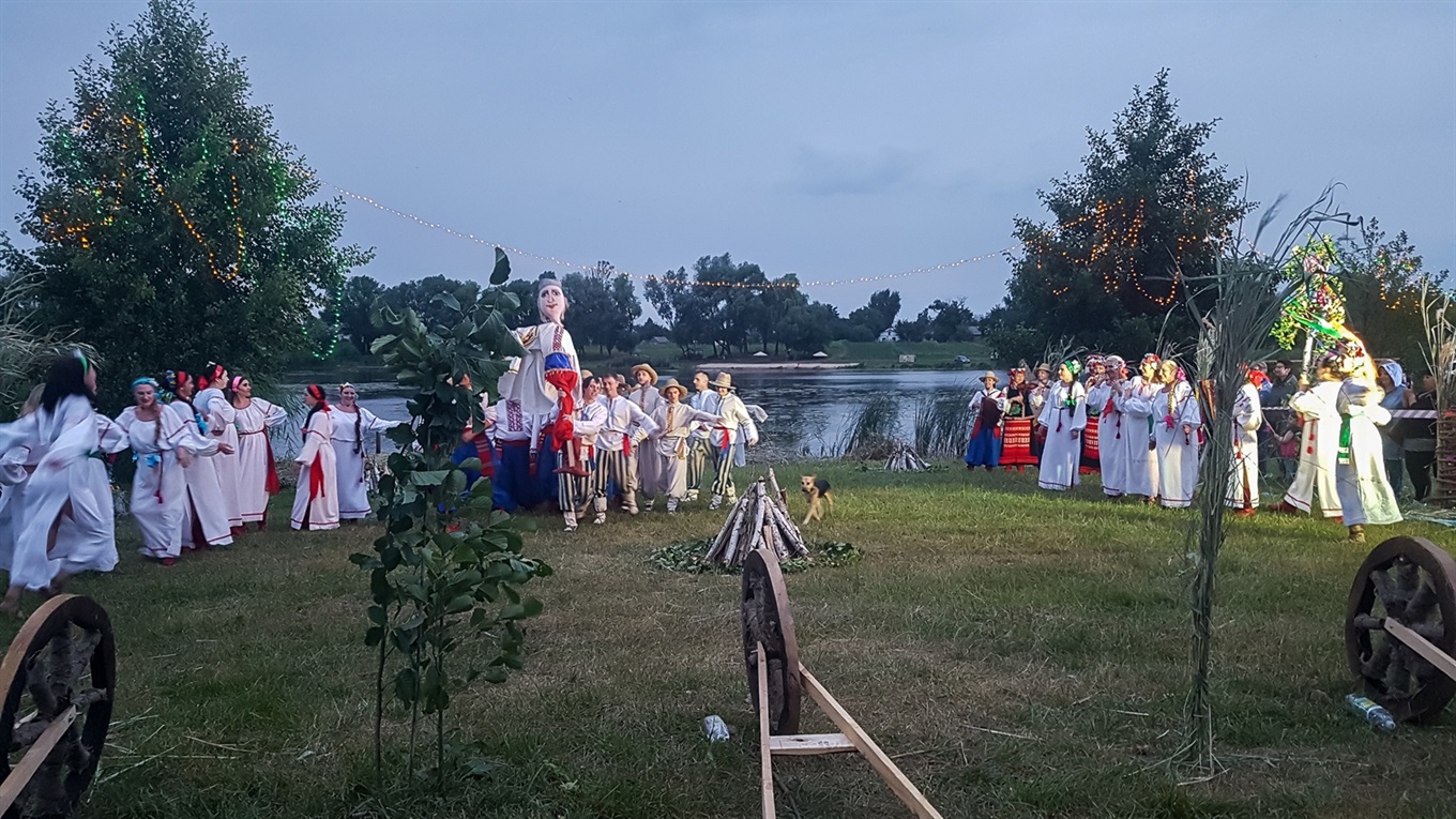 Як народний хор у Мені хороводи водив