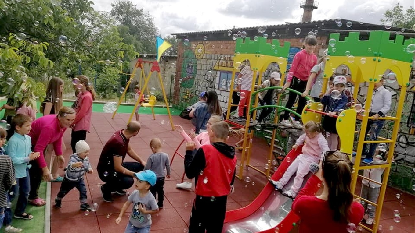 Відкриття дитячого майданчика і виставка на новій площі: як почали святкувати храм у Кіцмані 