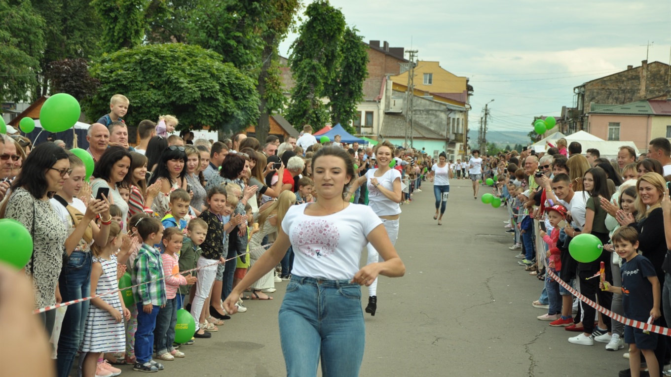 День Калуша: хто переміг у забігу на шпильках