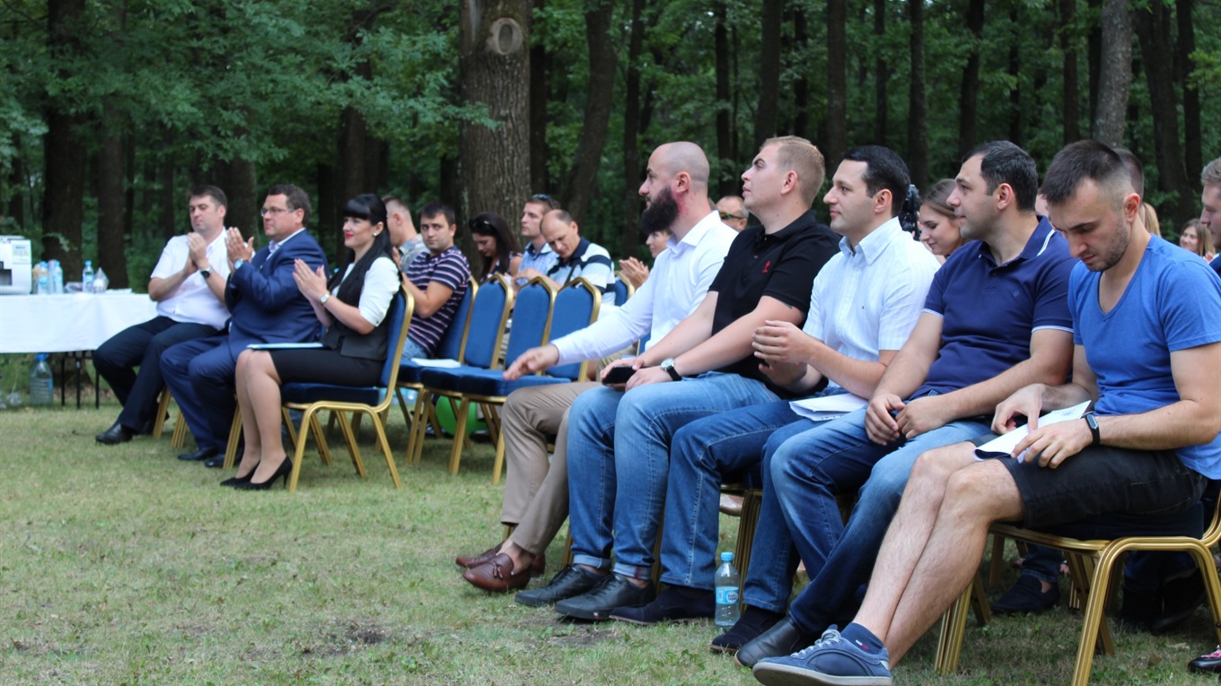 Дебати чи все ж таки форум? "Діалог бізнесу з кандидатами у депутати" відбувся у Волновасі