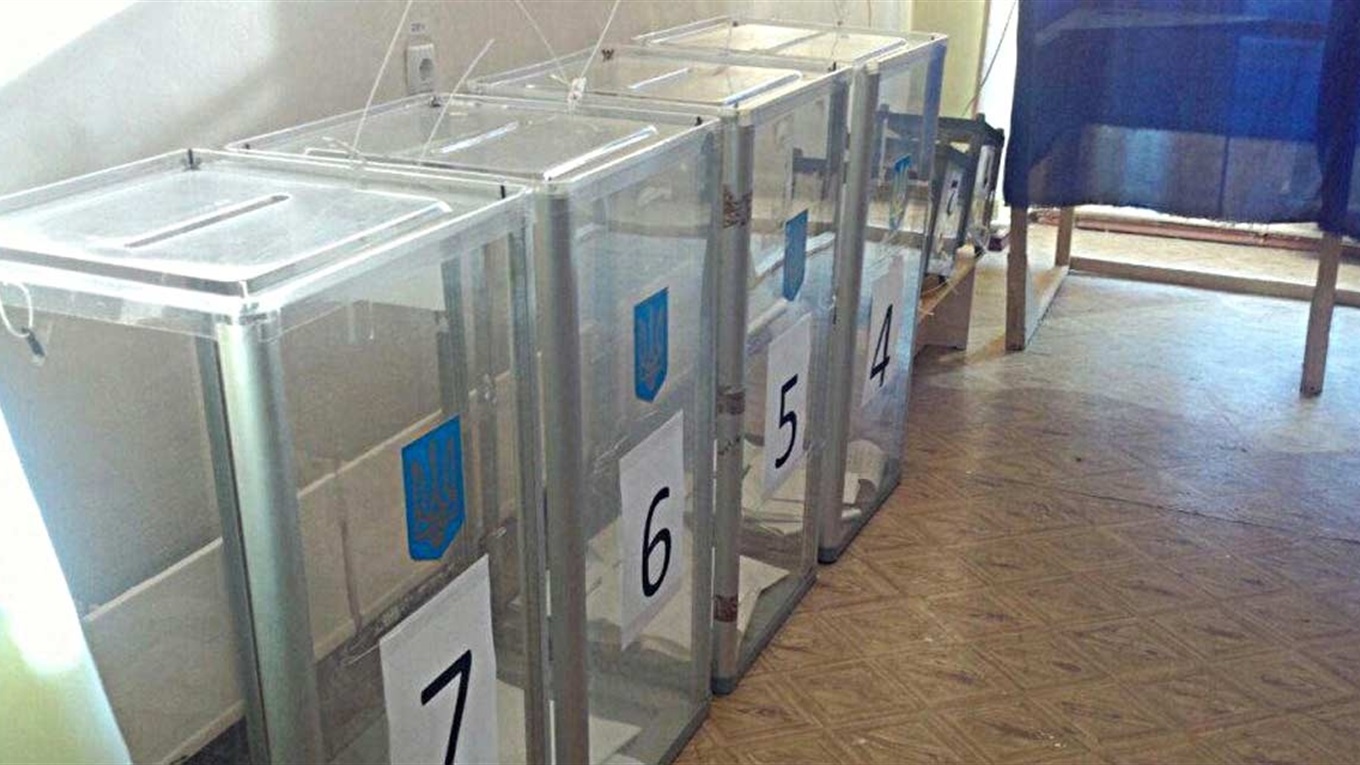 В день перед выборами в избиркомах округа №143 поменяли состав
