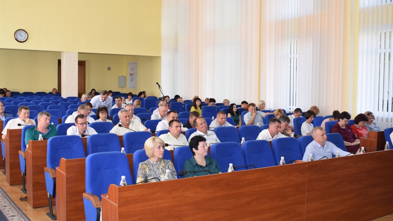 Звіт не почули й баланс не затвердили: як почалась 33 сесія міської ради