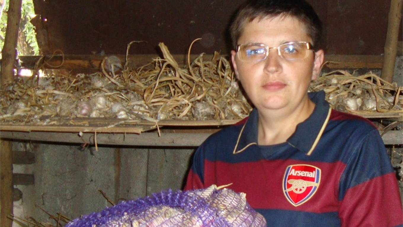 Як переселенець з Донецька став куркулем та вирощує часник у селі на Донеччині 