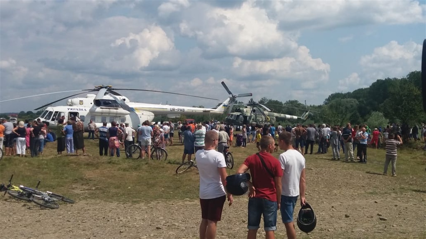 Біля моста між Пійлом і Довге-Калуським з хвилини на хвилину очікують Зеленського