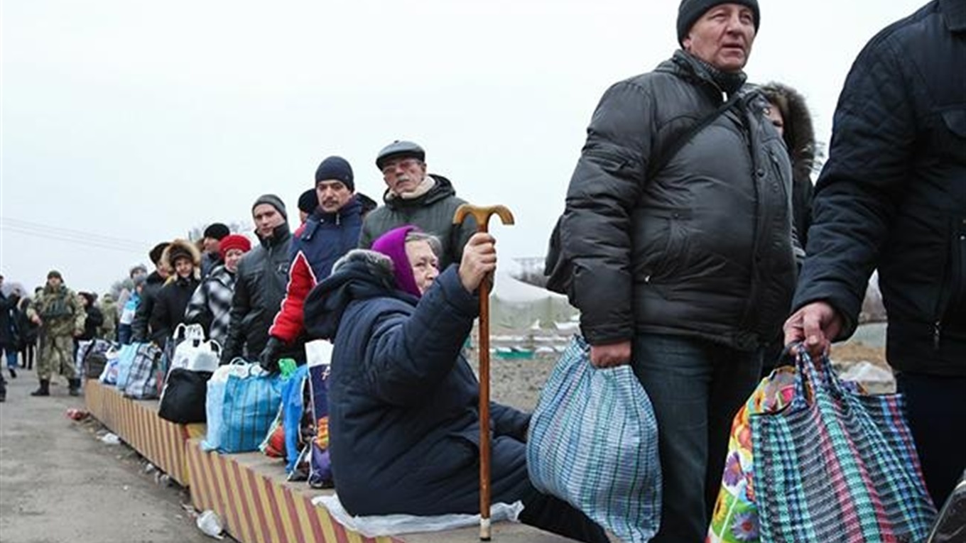 Чем дольше длится война на Донбассе,  тем меньше переселенцев хотят возвращаться домой - данные МОМ