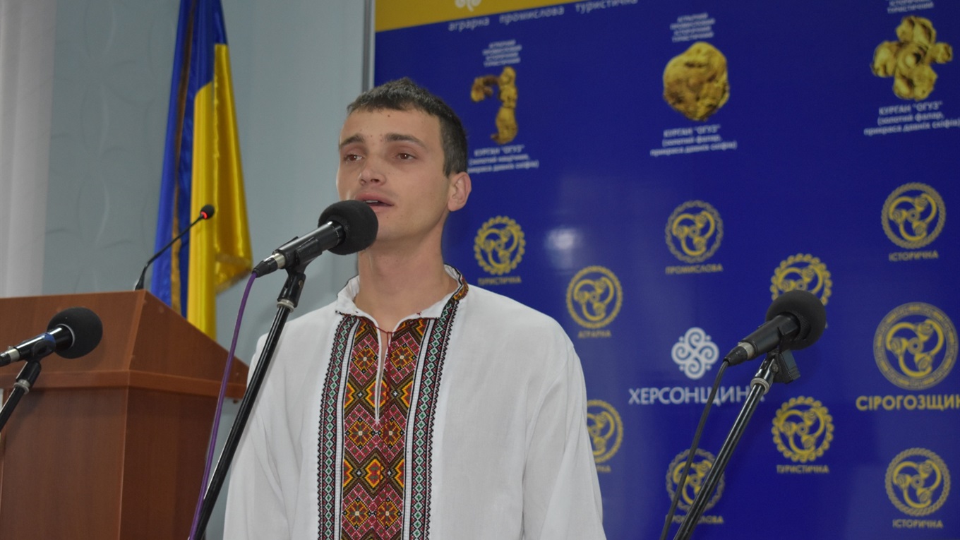 Як дипломований психолог підкорив вокальним співом мешканців Новоолександрівки
