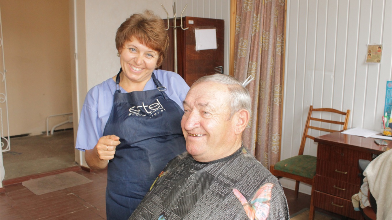Перукар Ірина Семенюта: «Господь наділив мене даром, щоб я стригла даром»