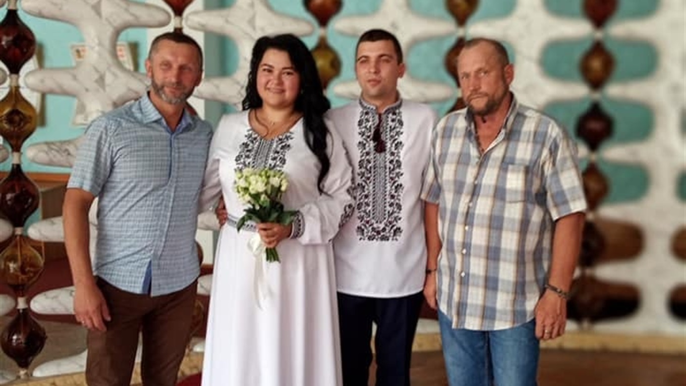 У Калуші  на церемонію одруження учасниці бойових дій завітали побратими