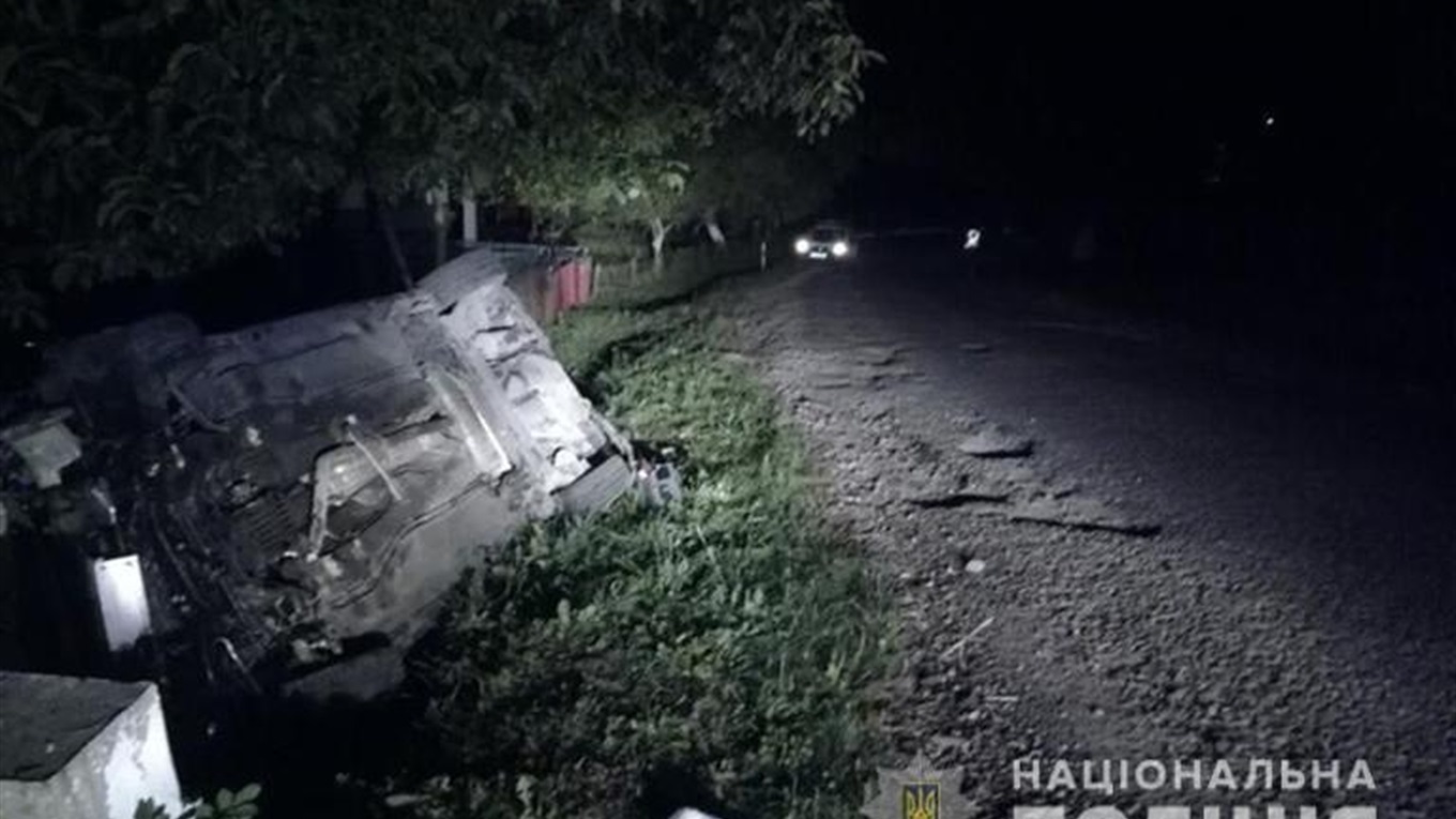 ДТП у Новиці: 19-річний водій — у реанімації, його одноліток-пасажир від травм помер