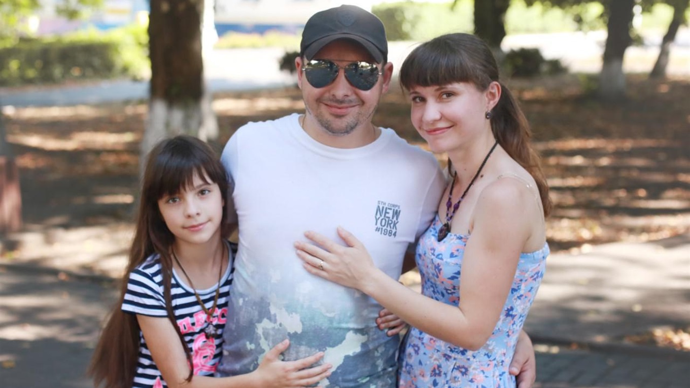 «Я бачу світ очима дружини і доньки» — Олександр Сердюк про втрату зору та інше життя після травми