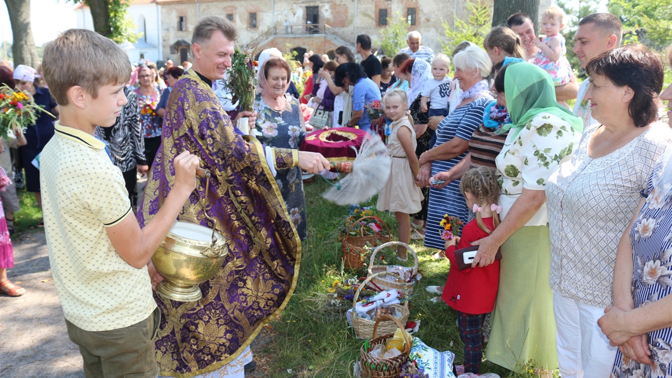 Свято Маковея: старокостянтинівці заквітчали храми міста