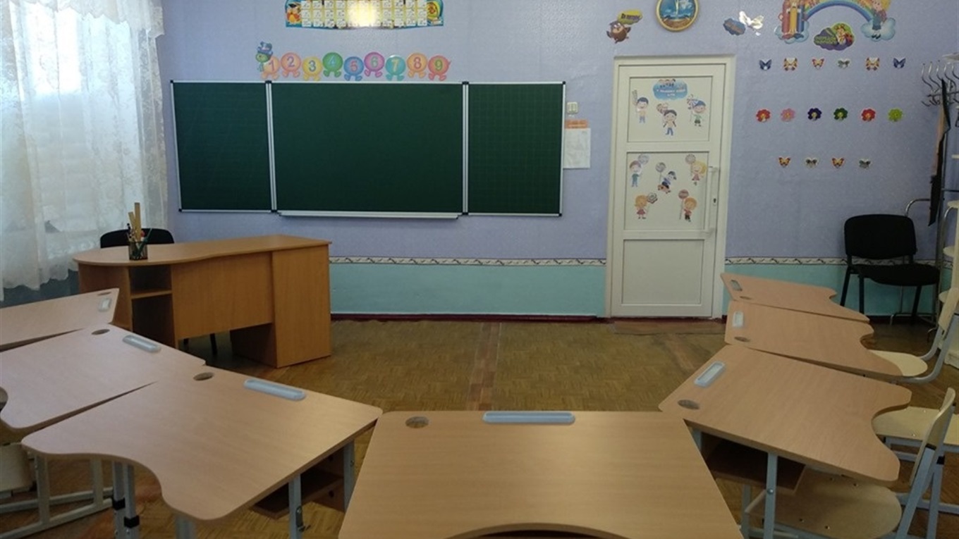Освітні заклади Волноваського району отримали нові меблі та різноманітне приладдя 
