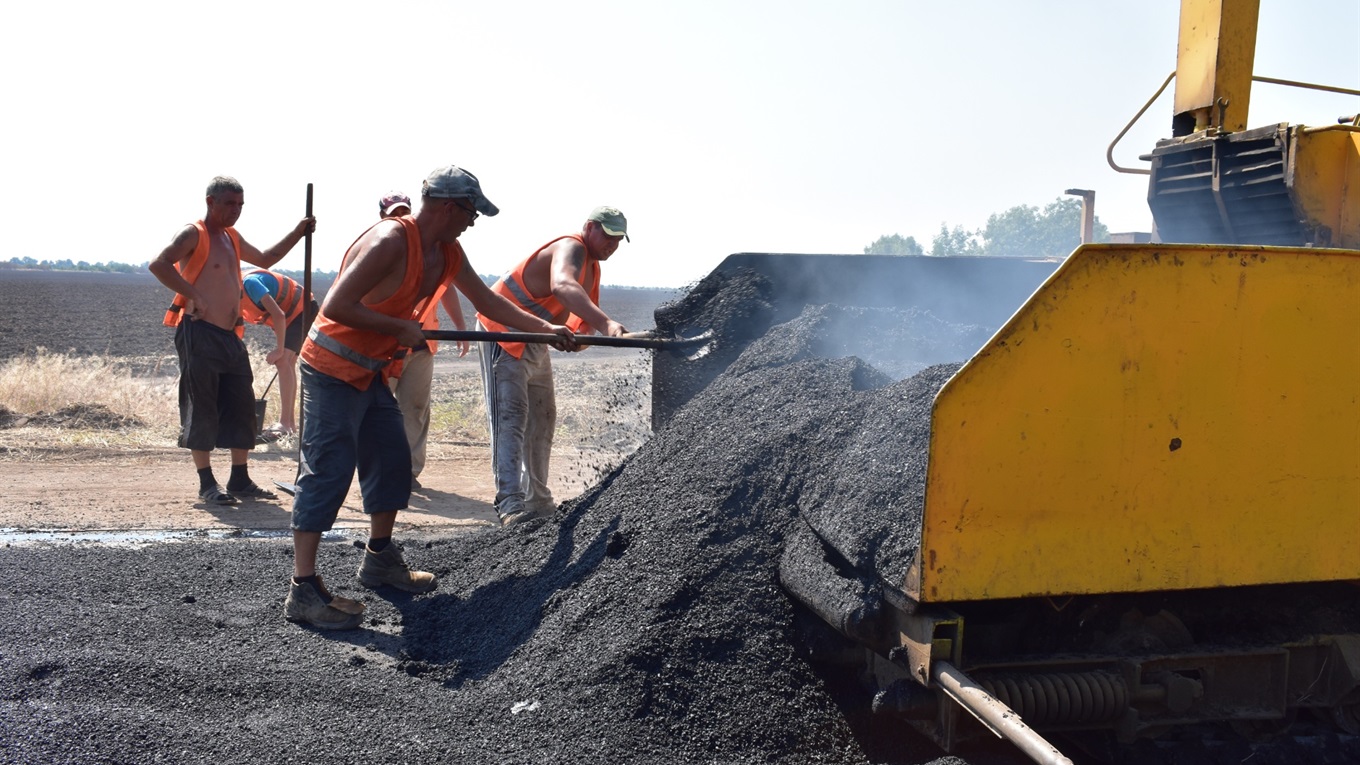 Агротовариство “Промінь-21” інвестувало в ремонт дороги у Верхніх Торгаях 3 мільйона гривень