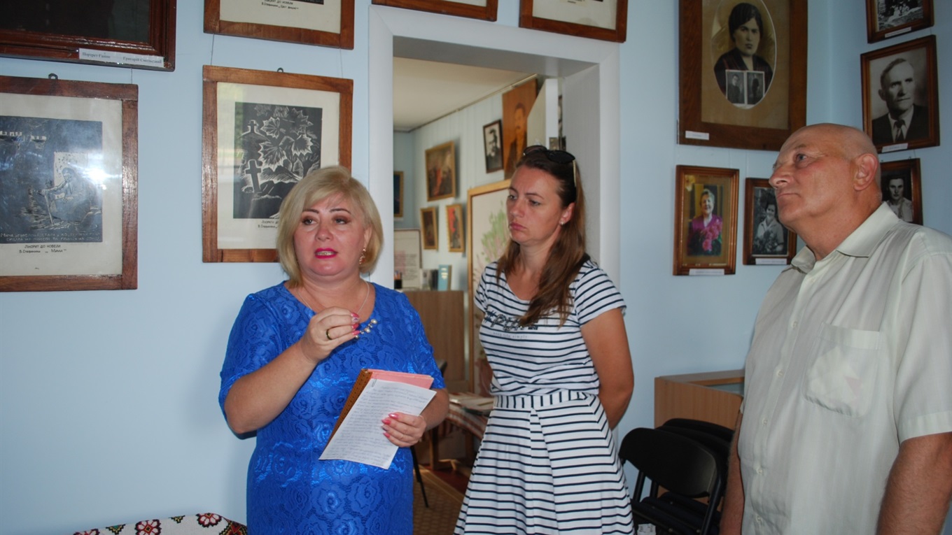 Добровлянці поповнили експозицію музею-оселі родини Франка книгами про своє село