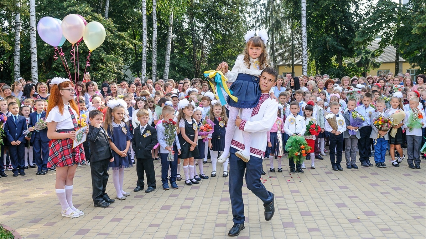 У школах Менщини перший дзвоник пролунає у неділю