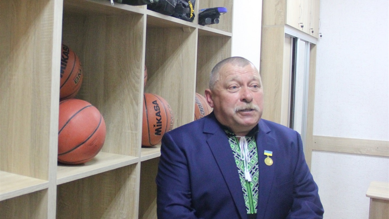Власюк 6.0:  ювілей у найвідомішого вчителя фізкультури району. Штрихи до портрету 