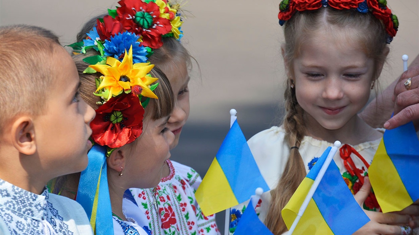 Під синьо-жовтим прапором: яскравий фоторепортаж із Дня Прапора і Дня Незалежності у Гадячі