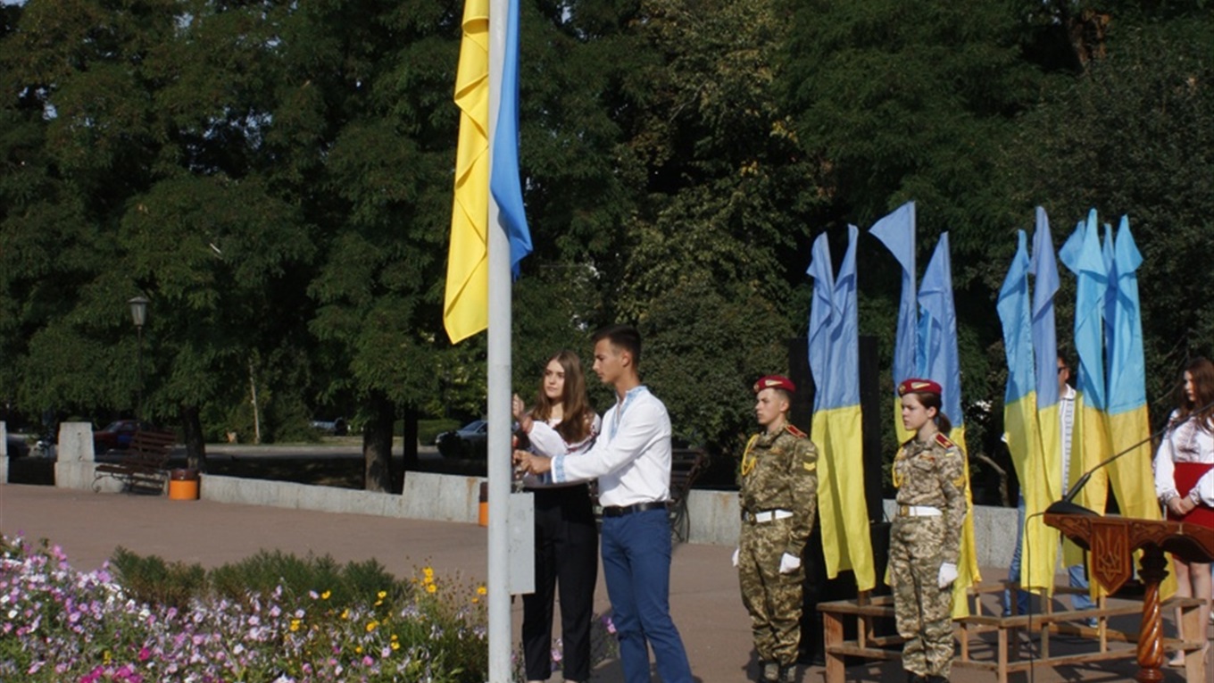 Як у Переяславі святкували День прапора на центральній площі: фоторепортаж