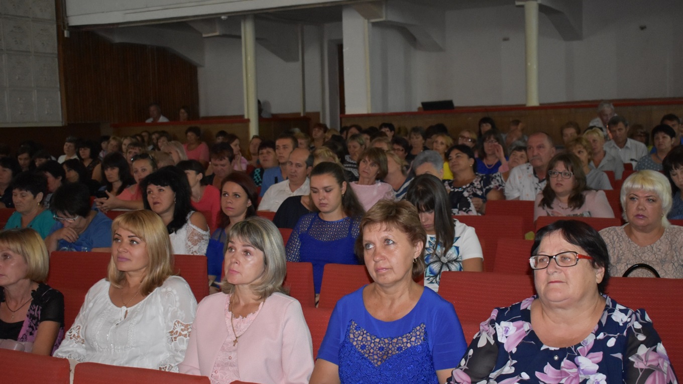 У Нижніх Сірогозах пройшла районна серпнева конференція освітян (фото)