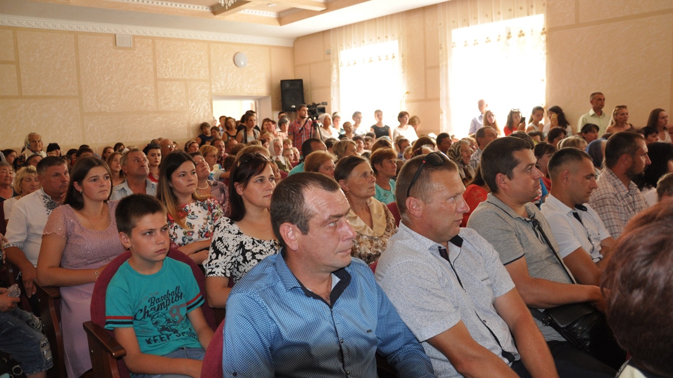 У селі Звиняч урочисто освятили будинок культури після якісної реконструкції