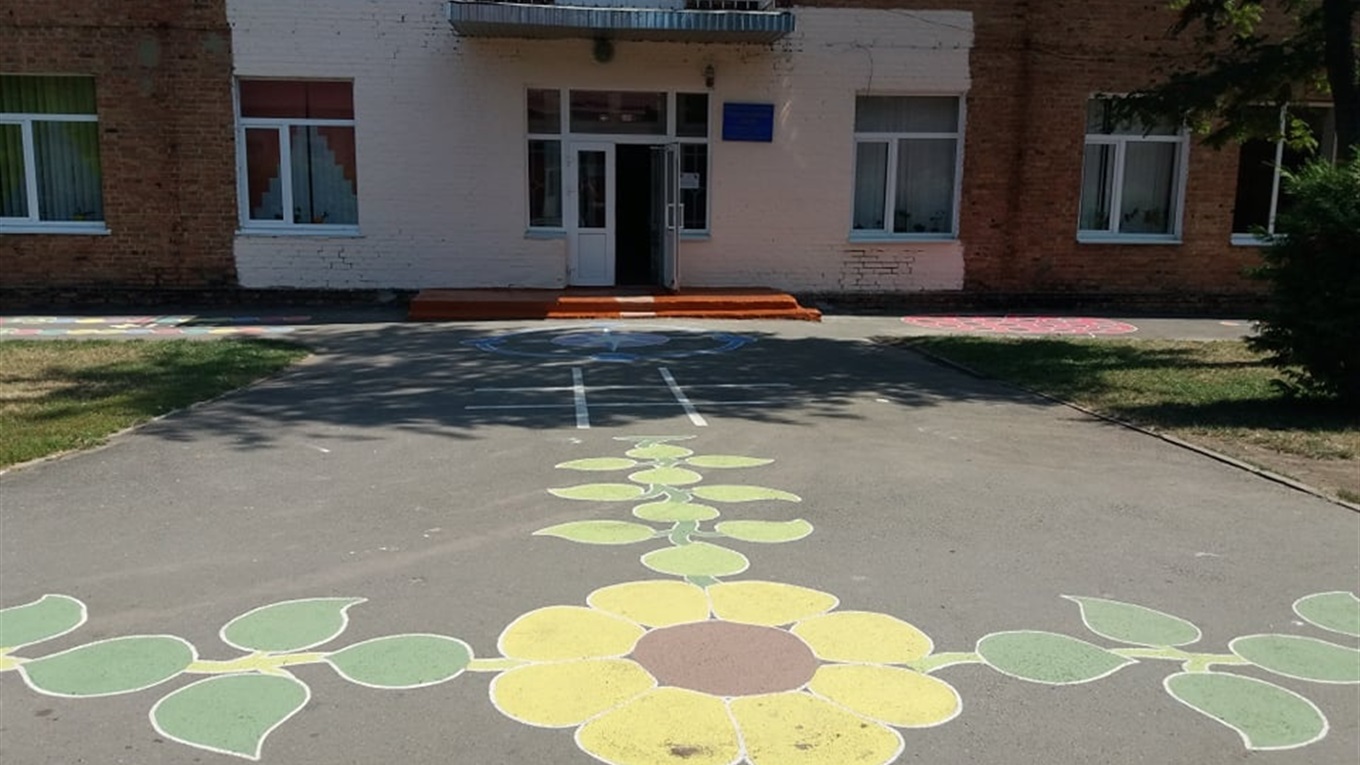 «Класики», компас, лабіринт, «броділки» -  так учні ліцею розважатимуться на перервах