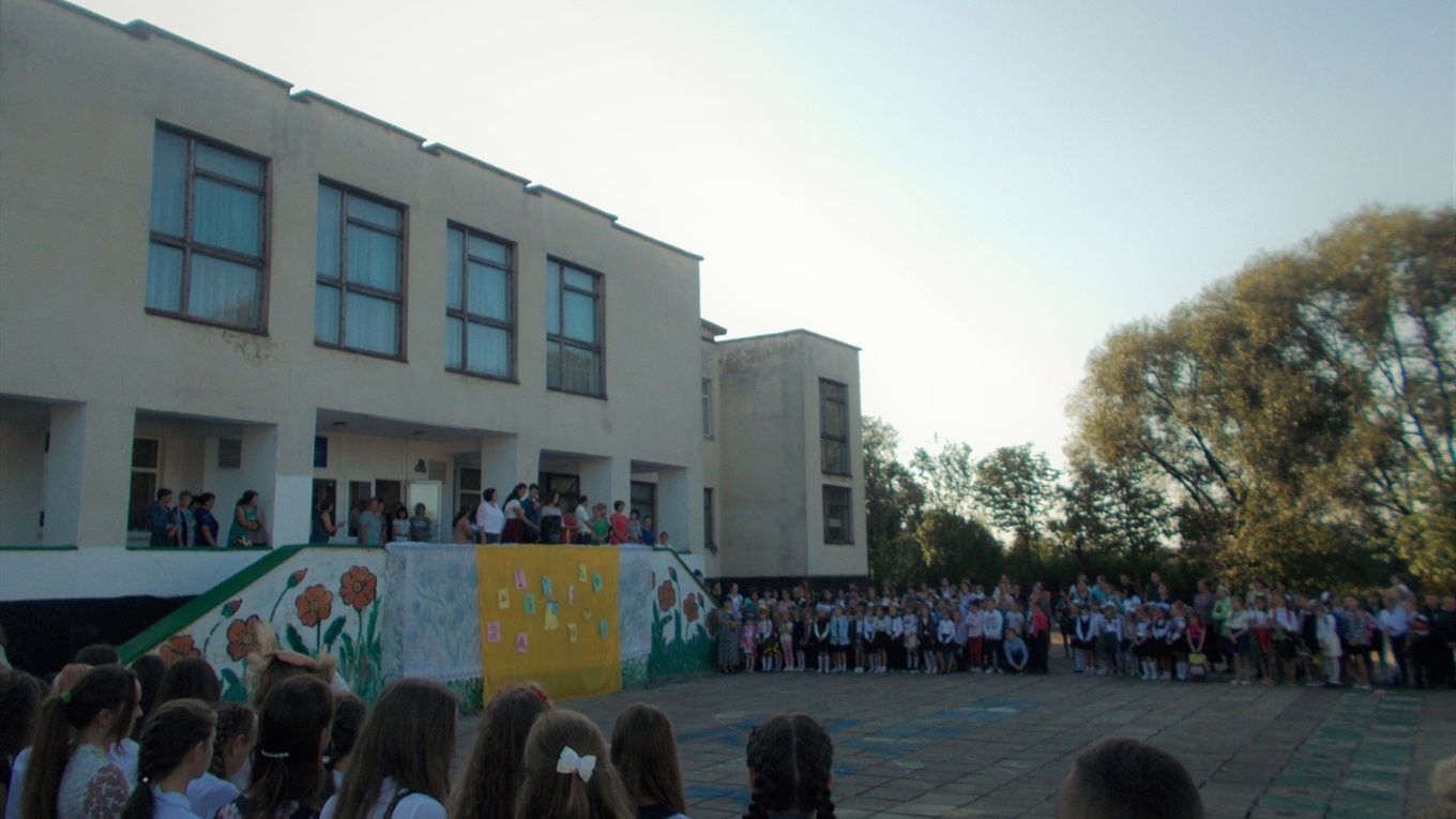 Учні Городецької школи відзначили свято Першого дзвоника урочистою лінійкою та флешмобом 