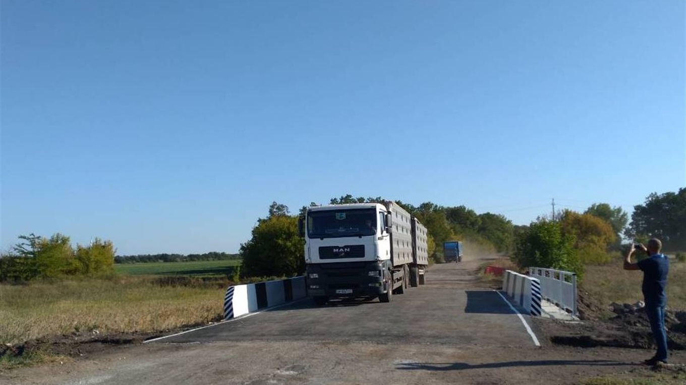 Відкрили міст на Пологи та пустили по ньому вантажні автомобілі